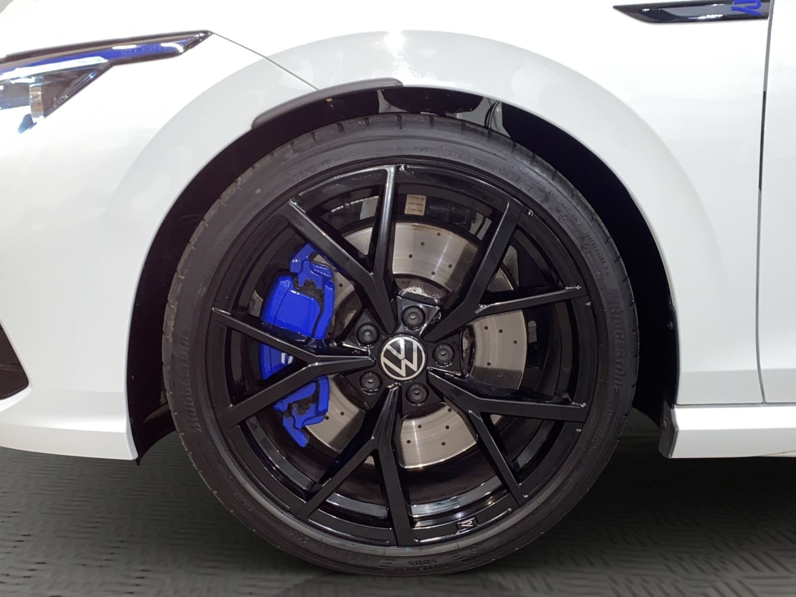 Volkswagen Golf VIII R Performance 2.0 TSI 4Motion DSG 20 Y foto 18