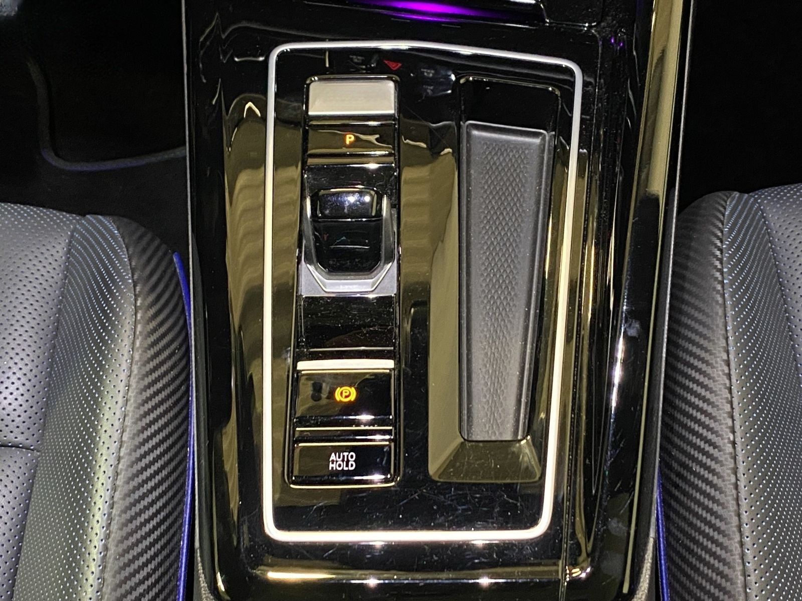 Volkswagen Golf VIII R Performance 2.0 TSI 4Motion DSG 20 Y foto 8