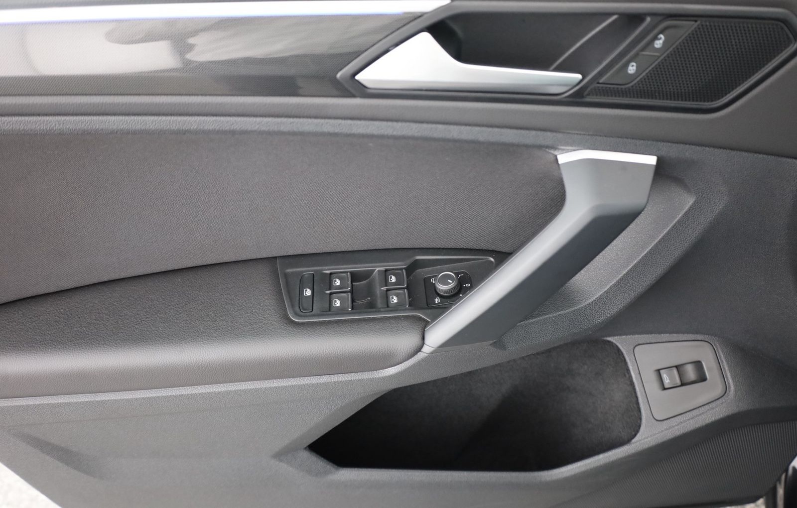 Volkswagen Tiguan 2.0 TDI 4M Elegance Standheizung AHK Navi foto 23