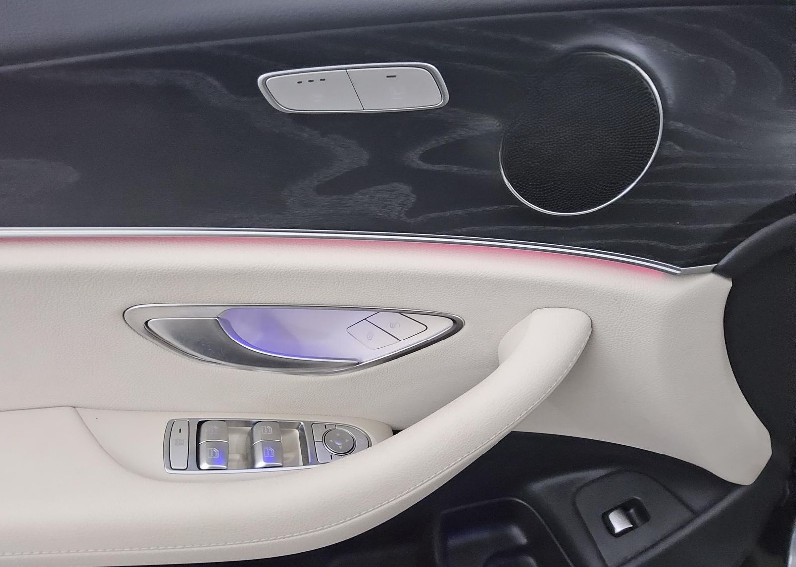 Mercedes-Benz E 200 T d Avantgarde Navi LED Widescreen Distr.+ foto 10