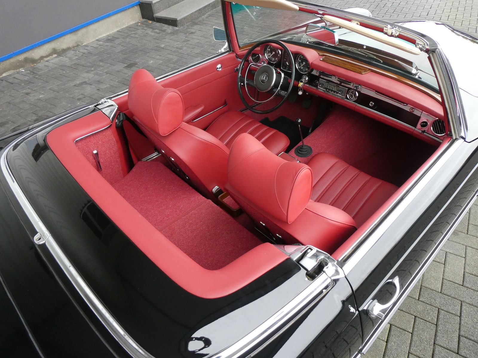 Mercedes-Benz SL 230 Pagode original in schwarz 040 foto 17