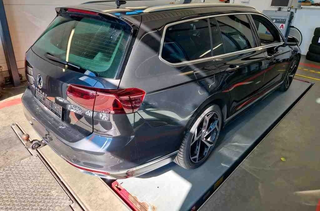 Volkswagen Passat Variant R-Line 2.0TDI DSG Matrix Navi foto 3