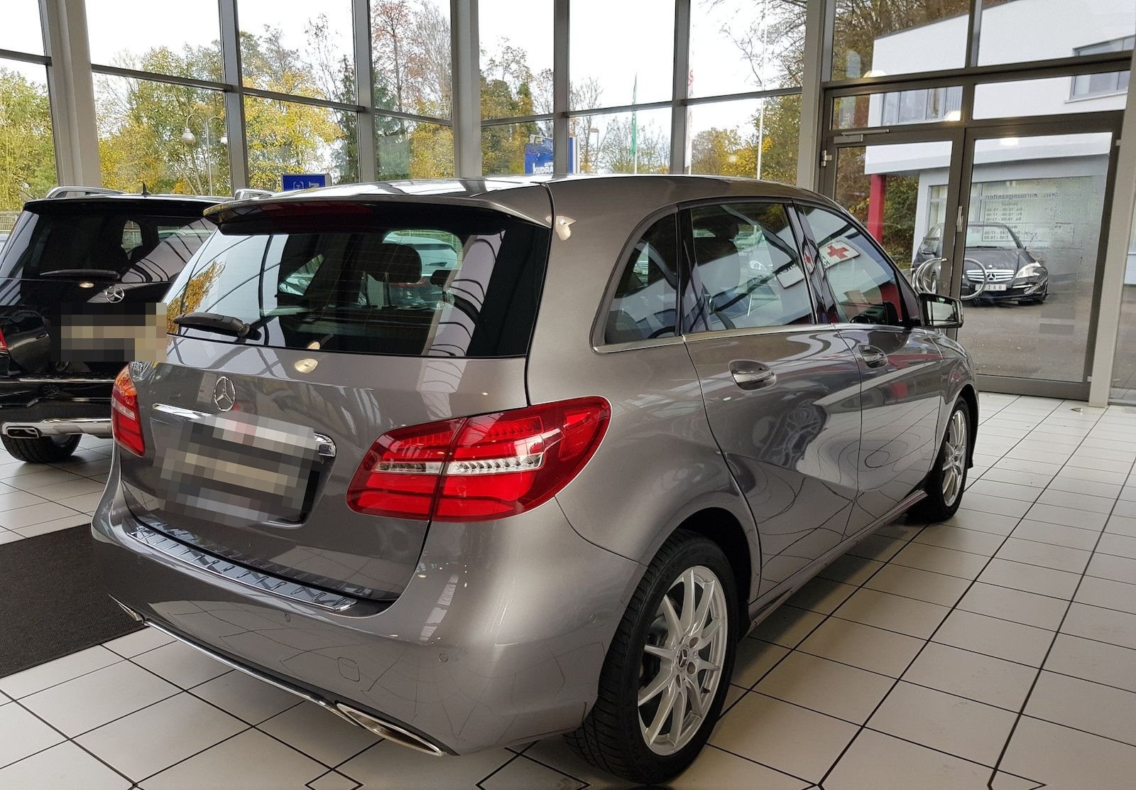 Mercedes-Benz B 180 URBAN LED NAVI AUT SHZ PTS KAMERA LEDER foto 3