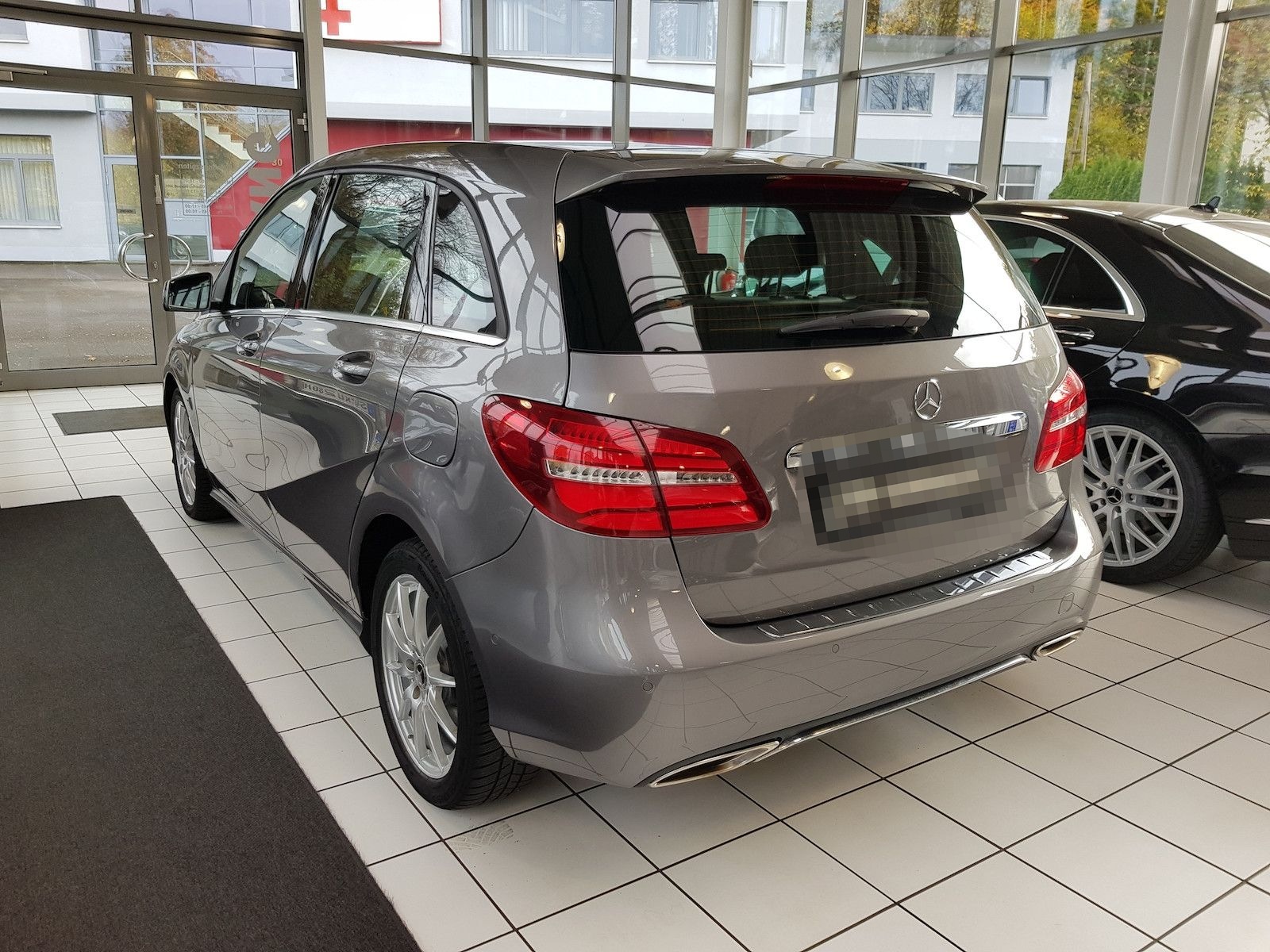 Mercedes-Benz B 180 URBAN LED NAVI AUT SHZ PTS KAMERA LEDER foto 4