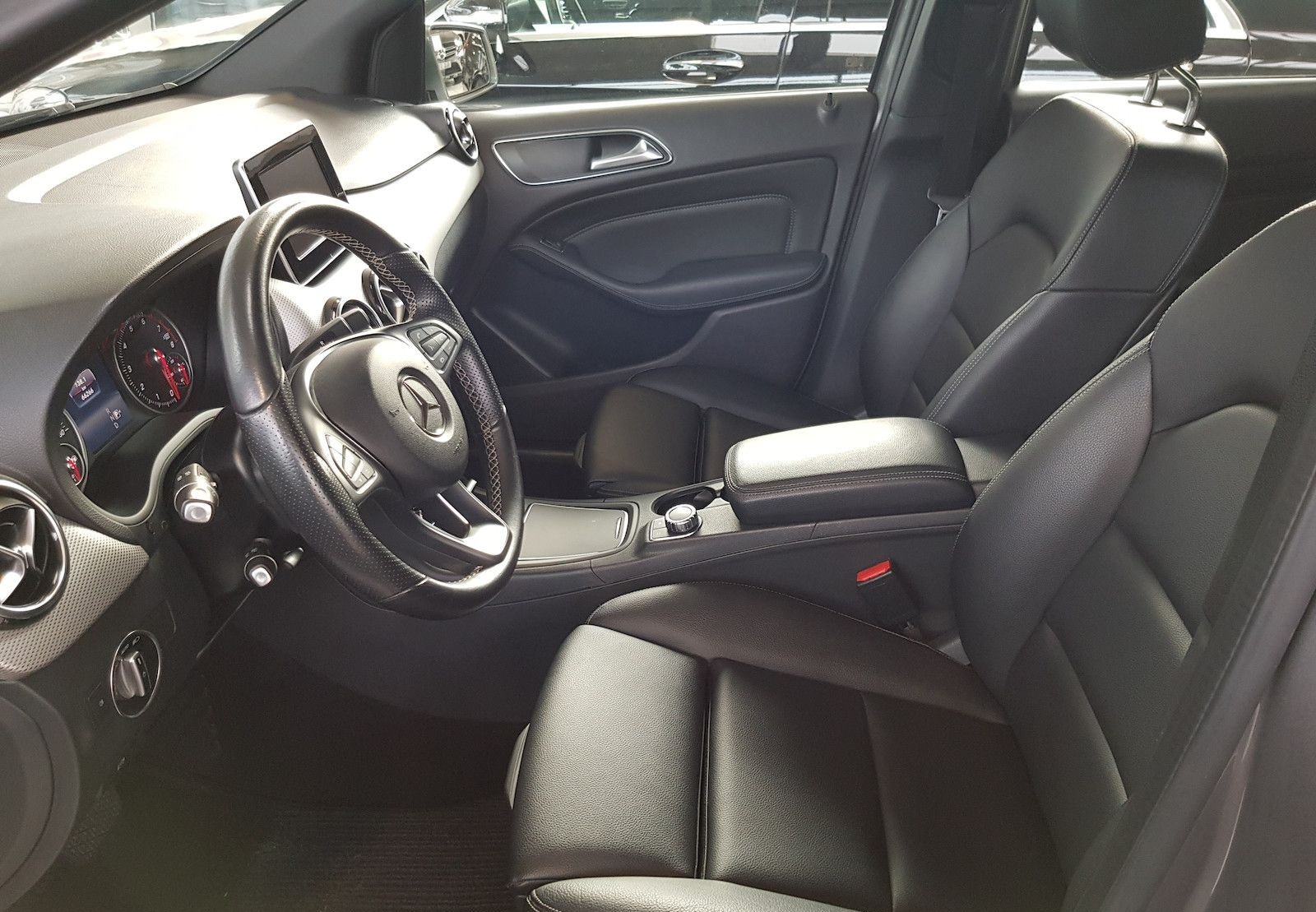 Mercedes-Benz B 180 URBAN LED NAVI AUT SHZ PTS KAMERA LEDER foto 7