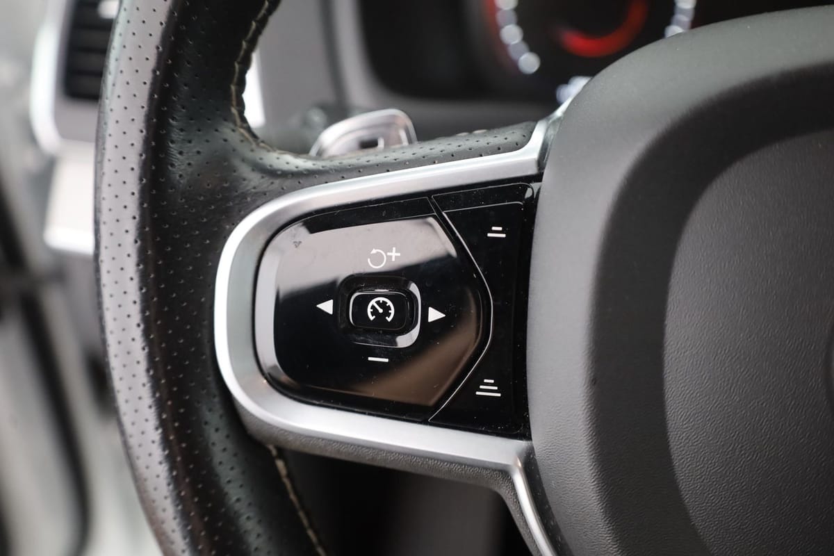 Volvo XC90 D5 R Design AWD LED 7-Sitzer ACC Kamera DAB foto 15