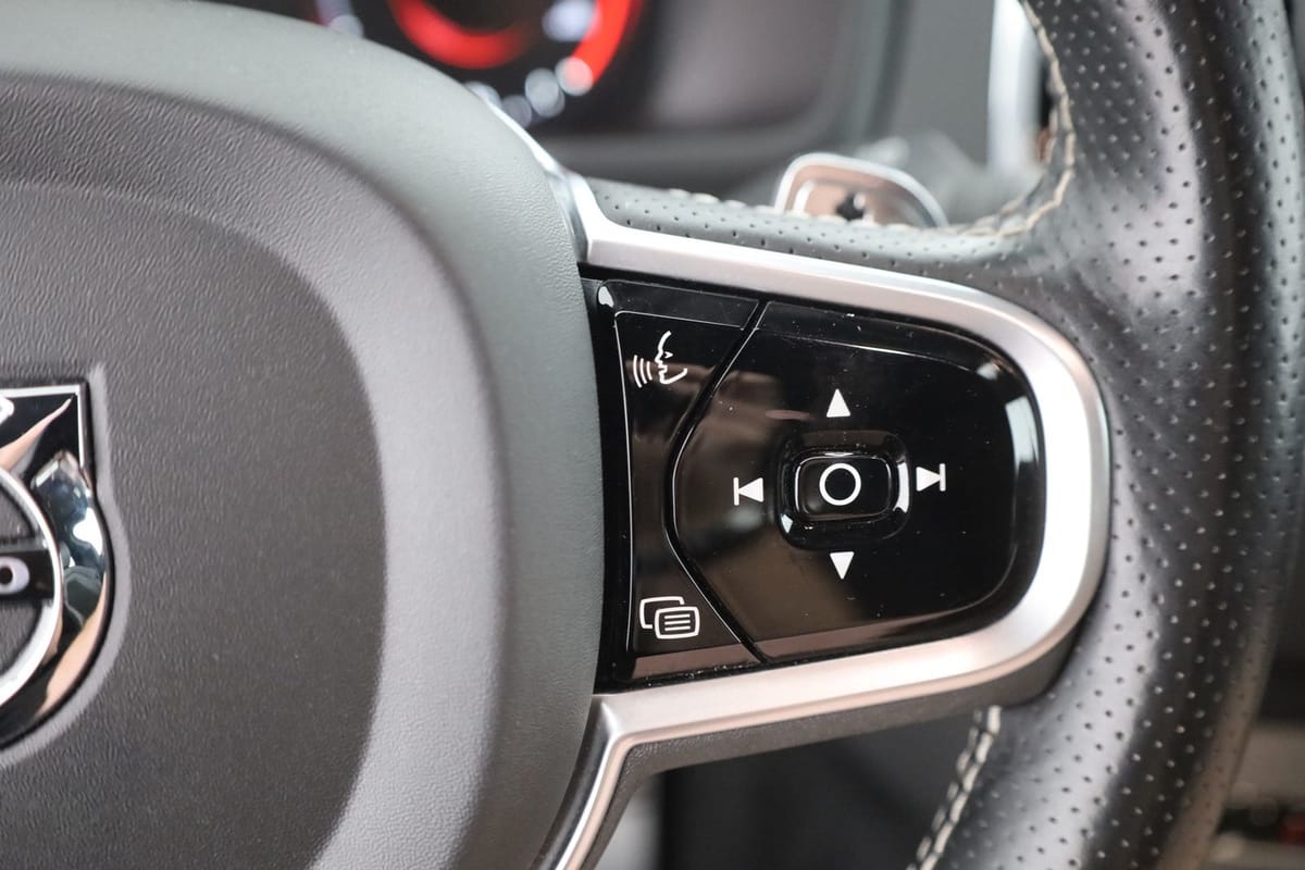 Volvo XC90 D5 R Design AWD LED 7-Sitzer ACC Kamera DAB foto 16