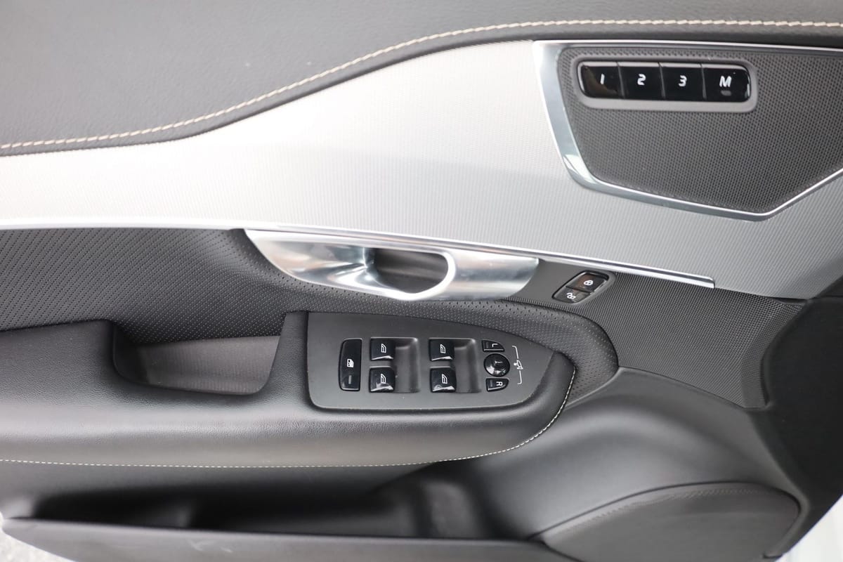 Volvo XC90 D5 R Design AWD LED 7-Sitzer ACC Kamera DAB foto 21