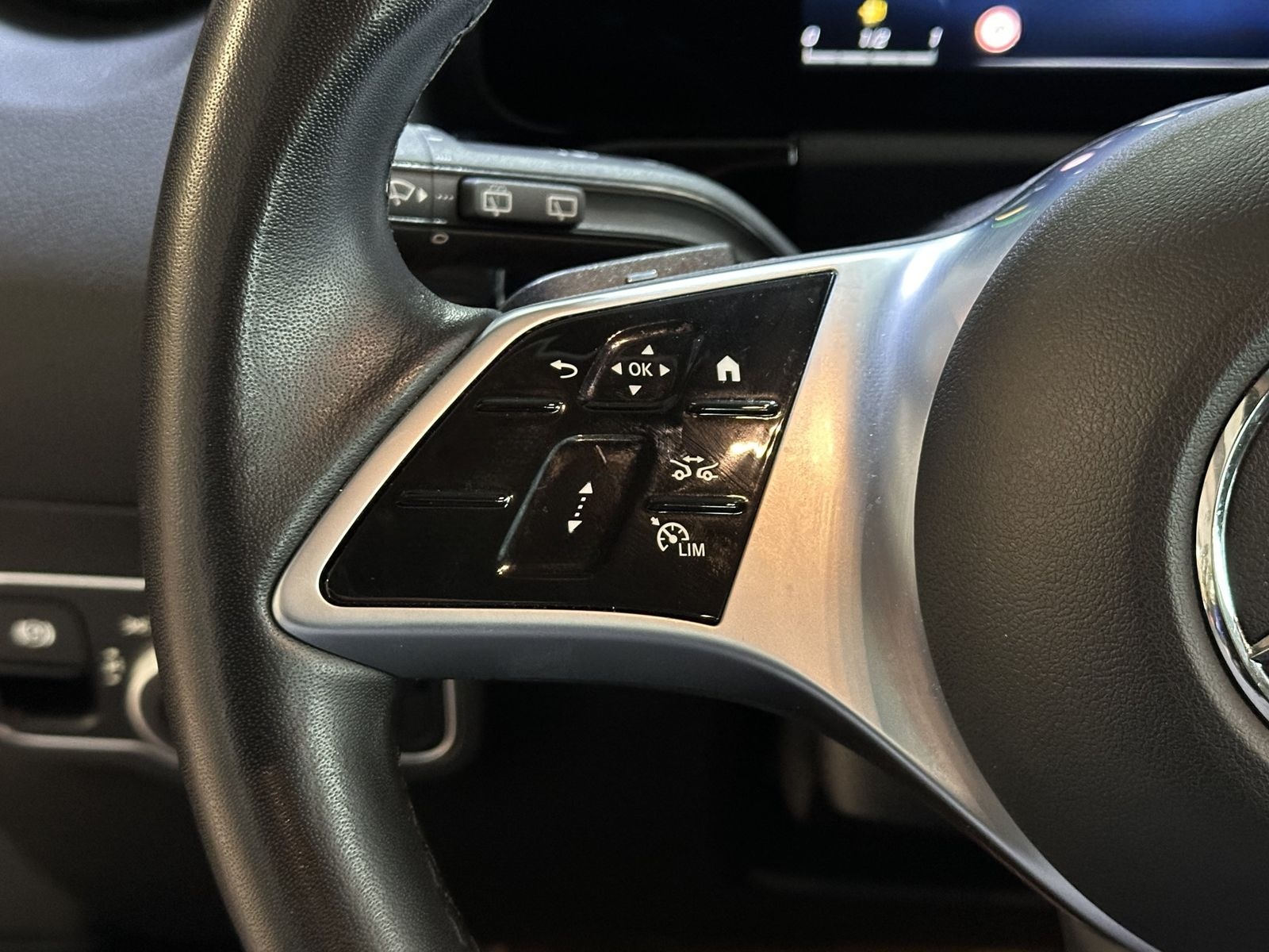 Mercedes-Benz GLA 180 Navi Distr.+ dig.Cockpit R.Cam DAB SHZ foto 14