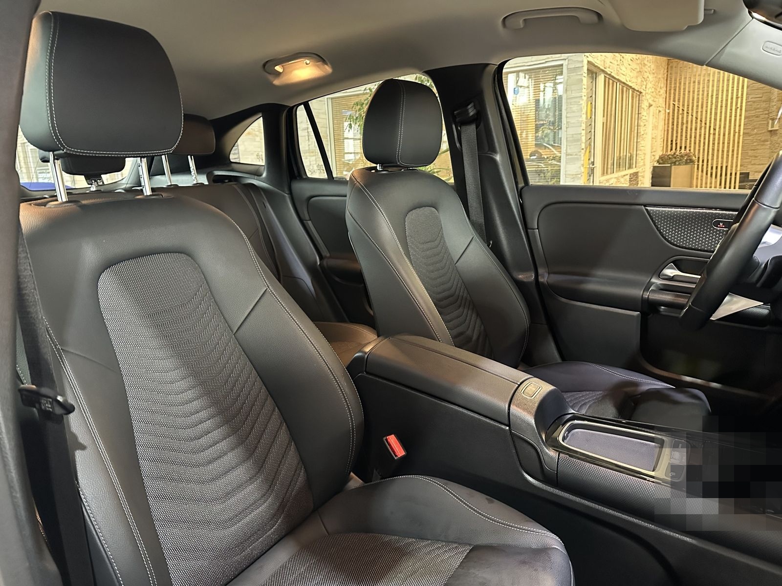 Mercedes-Benz GLA 180 Navi Distr.+ dig.Cockpit R.Cam DAB SHZ foto 17