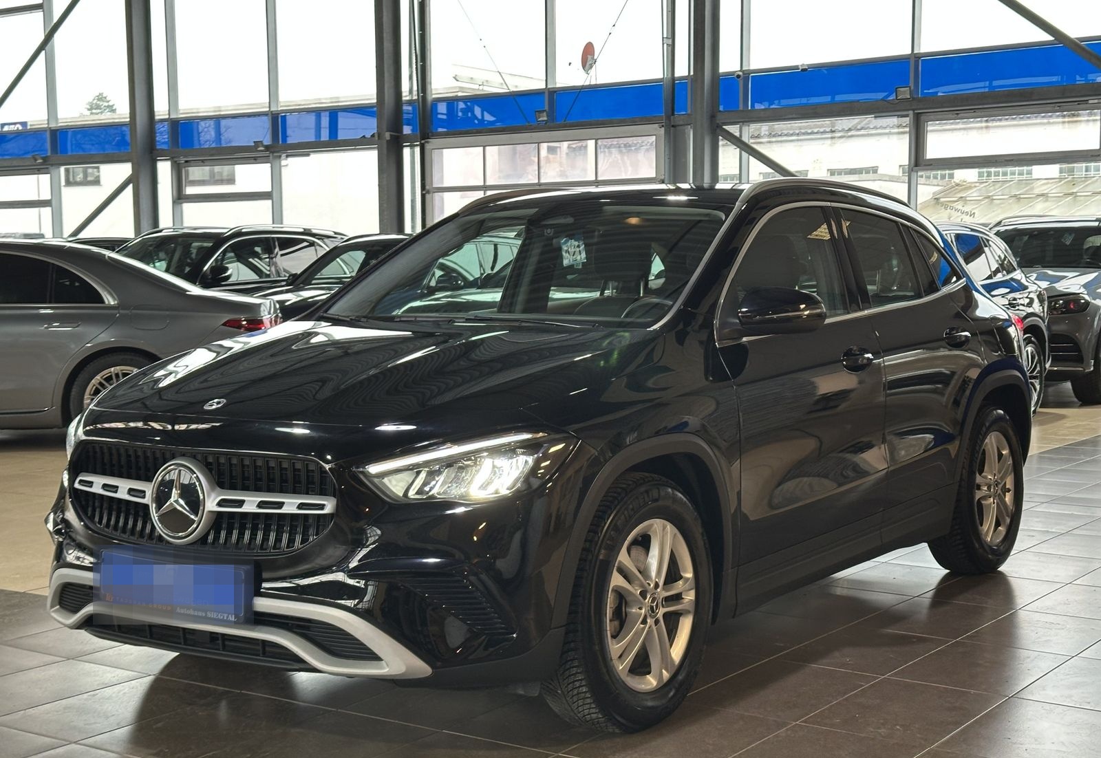 Mercedes-Benz GLA 180 Navi Distr.+ dig.Cockpit R.Cam DAB SHZ foto 3