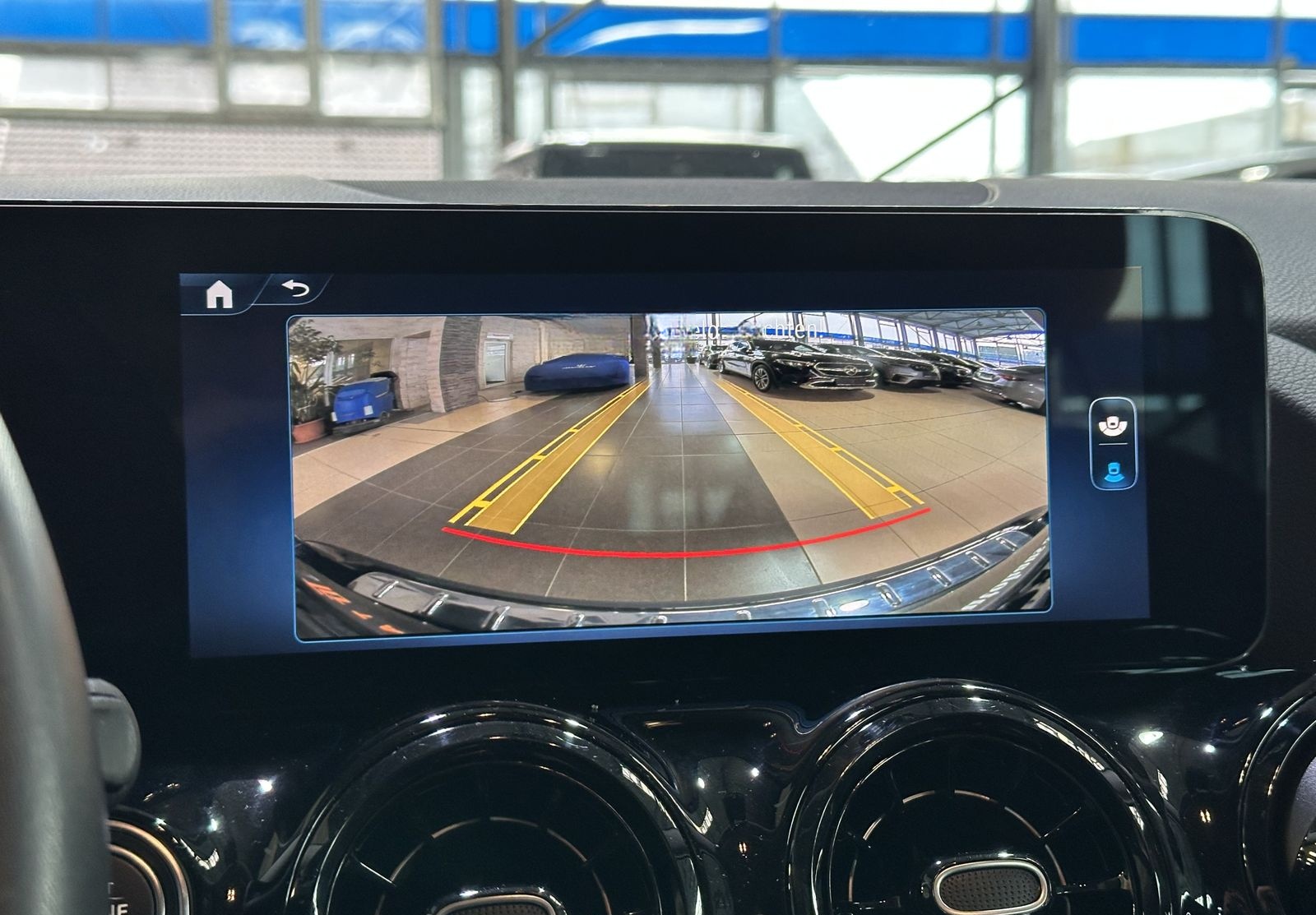 Mercedes-Benz GLA 180 Navi Distr.+ dig.Cockpit R.Cam DAB SHZ foto 21