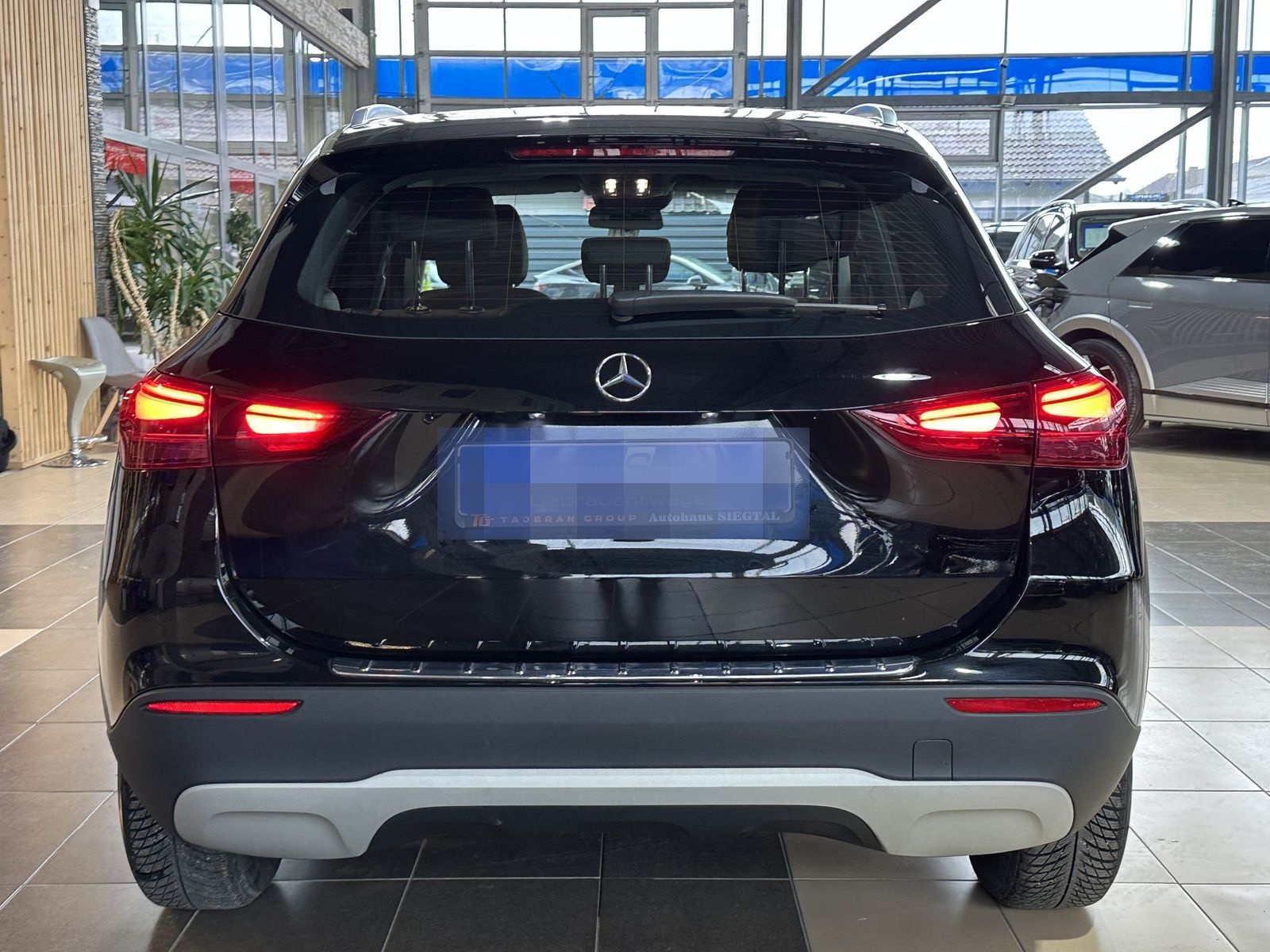 Mercedes-Benz GLA 180 Navi Distr.+ dig.Cockpit R.Cam DAB SHZ foto 5