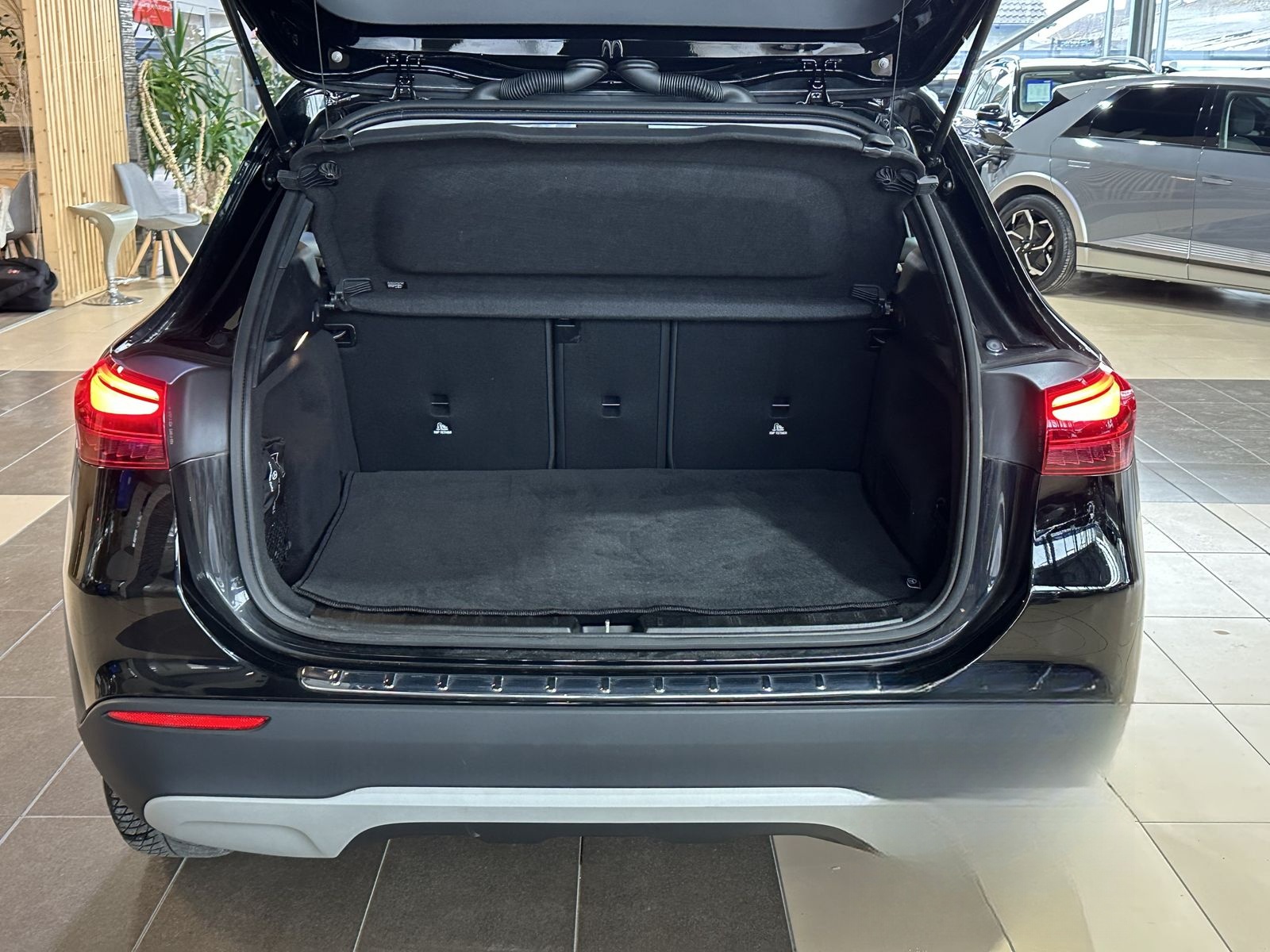 Mercedes-Benz GLA 180 Navi Distr.+ dig.Cockpit R.Cam DAB SHZ foto 6