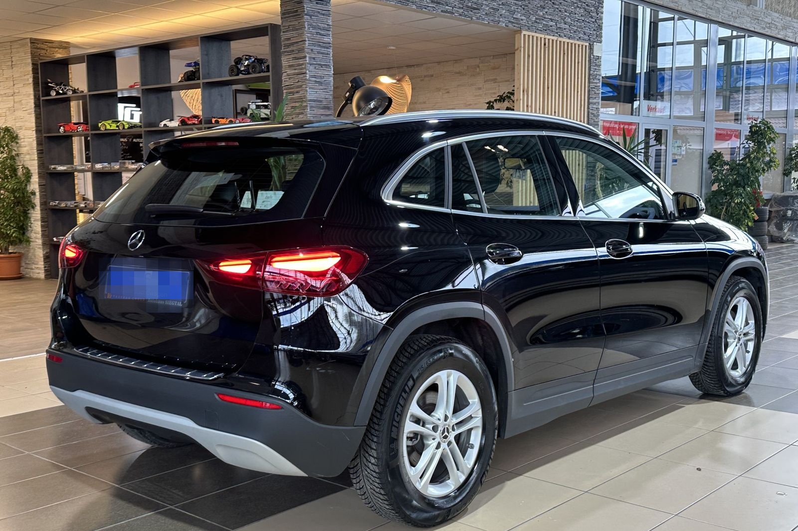 Mercedes-Benz GLA 180 Navi Distr.+ dig.Cockpit R.Cam DAB SHZ foto 7