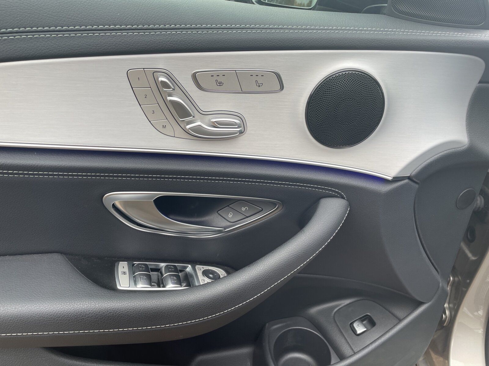 Mercedes-Benz E 220 dT 4M AMG DISTRONIC*PANORAMA*SITZKLIMA*etc foto 13