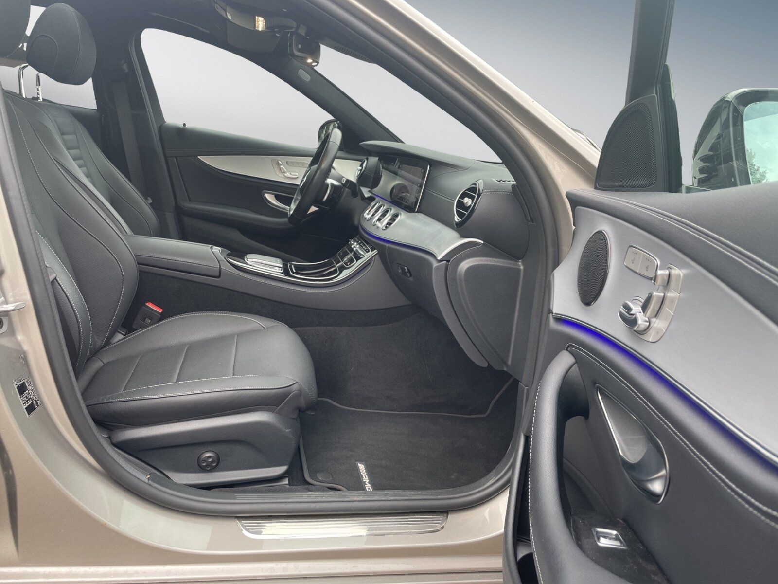 Mercedes-Benz E 220 dT 4M AMG DISTRONIC*PANORAMA*SITZKLIMA*etc foto 18