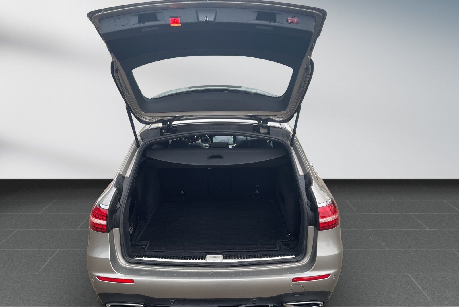 Mercedes-Benz E 220 dT 4M AMG DISTRONIC*PANORAMA*SITZKLIMA*etc foto 21