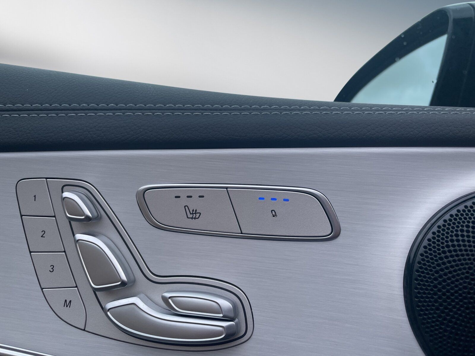 Mercedes-Benz E 220 dT 4M AMG DISTRONIC*PANORAMA*SITZKLIMA*etc foto 22