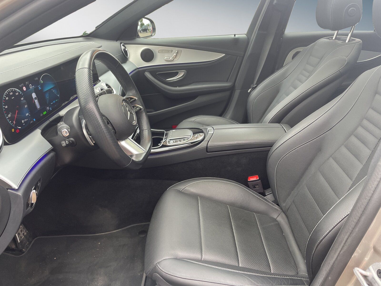 Mercedes-Benz E 220 dT 4M AMG DISTRONIC*PANORAMA*SITZKLIMA*etc foto 10