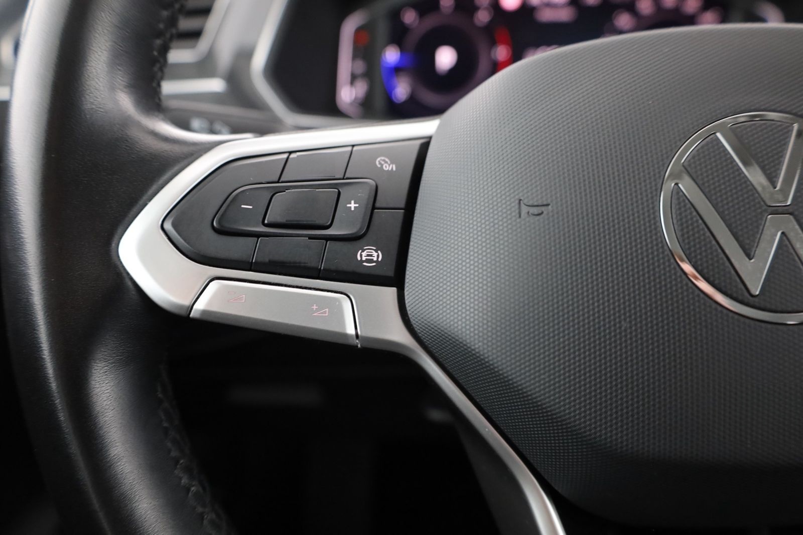 Volkswagen Tiguan 2.0 TDI 4M Elegance LED Navi ACC AHK DAB foto 16