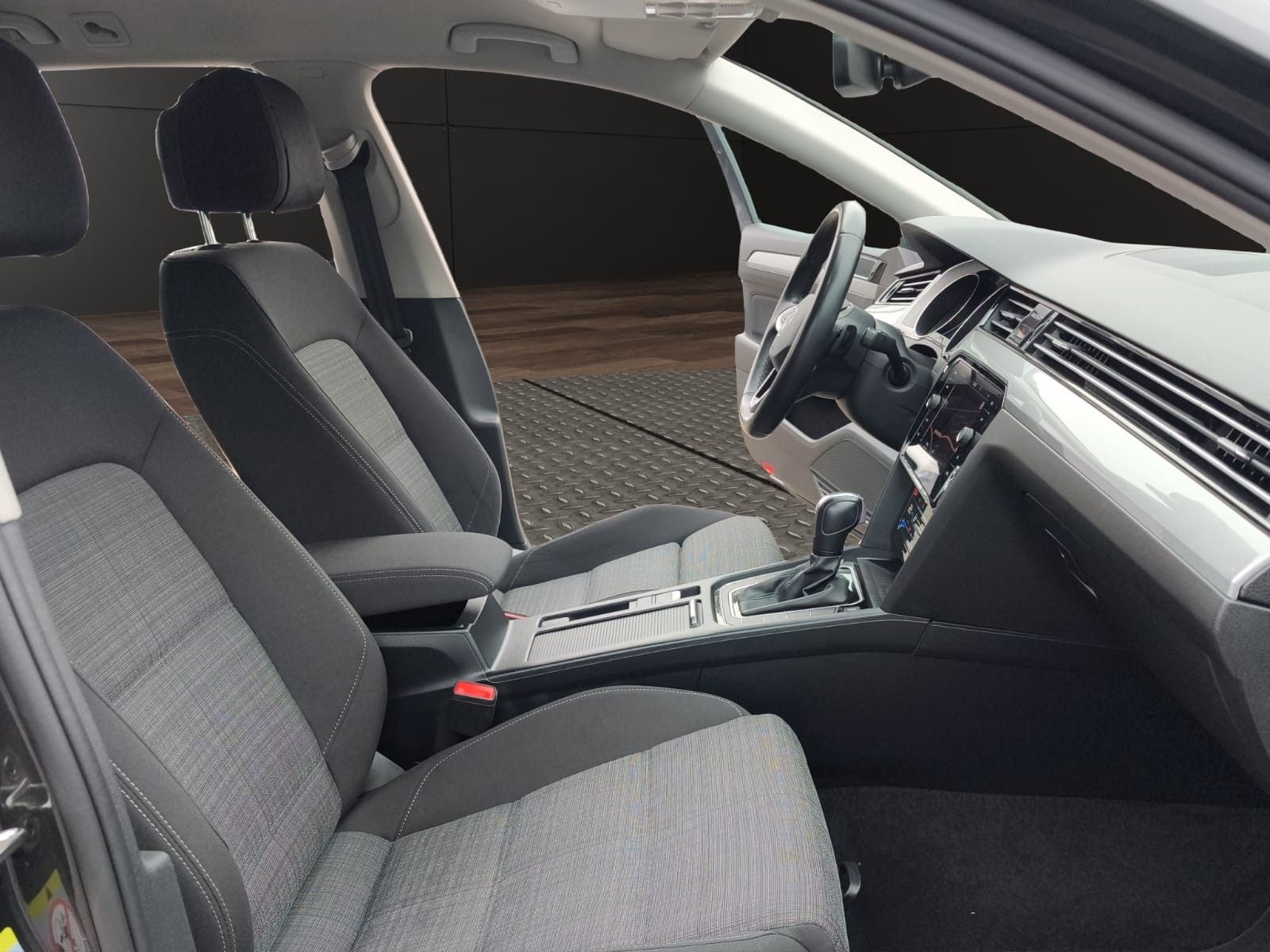 Volkswagen Passat Variant Business/AHK/LED/ACC/RFK foto 9