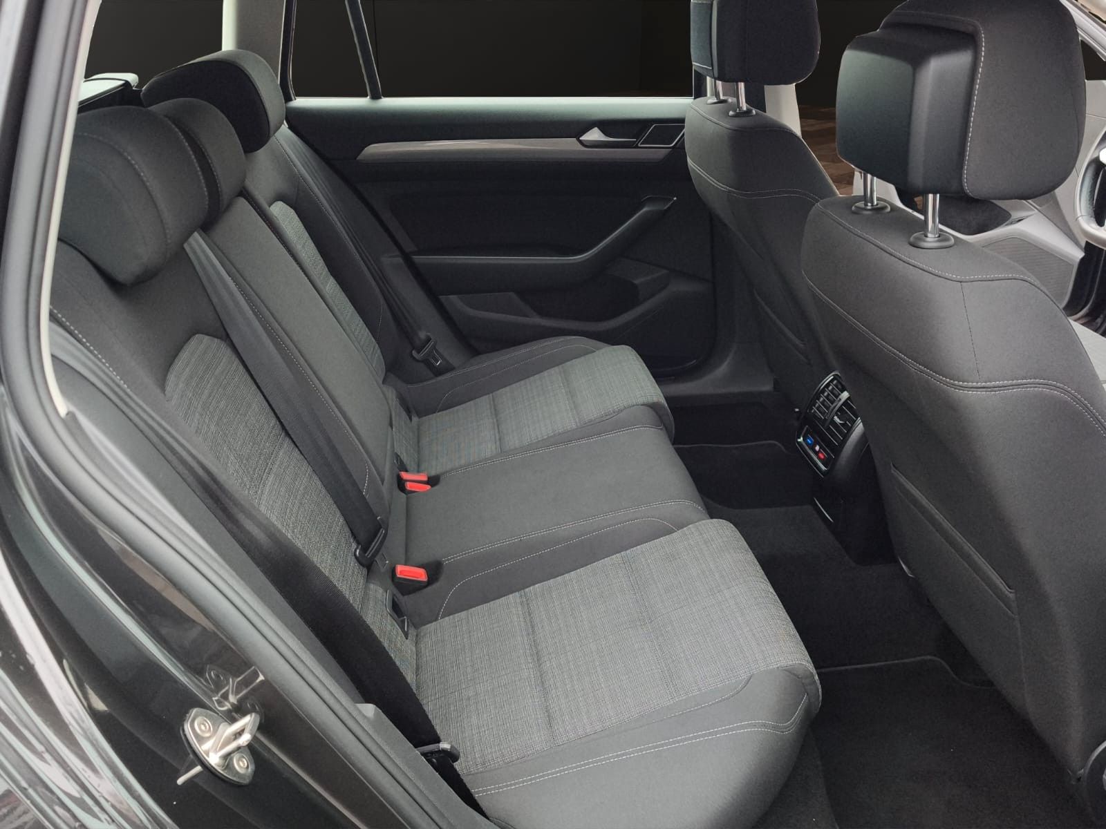 Volkswagen Passat Variant Business/AHK/LED/ACC/RFK foto 10