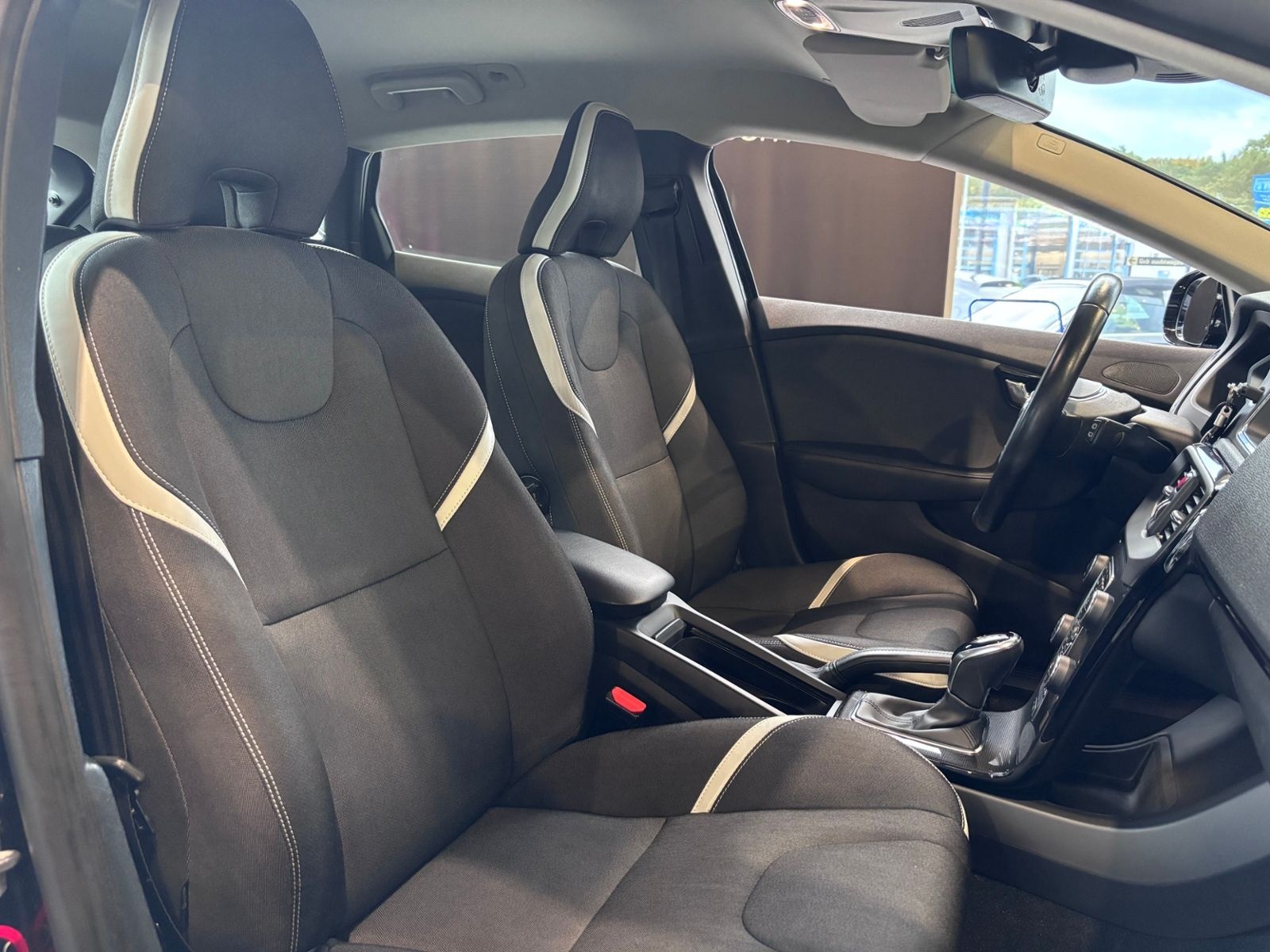 Volvo V40 Cross Country Momentum LED NAVI ALU foto 18