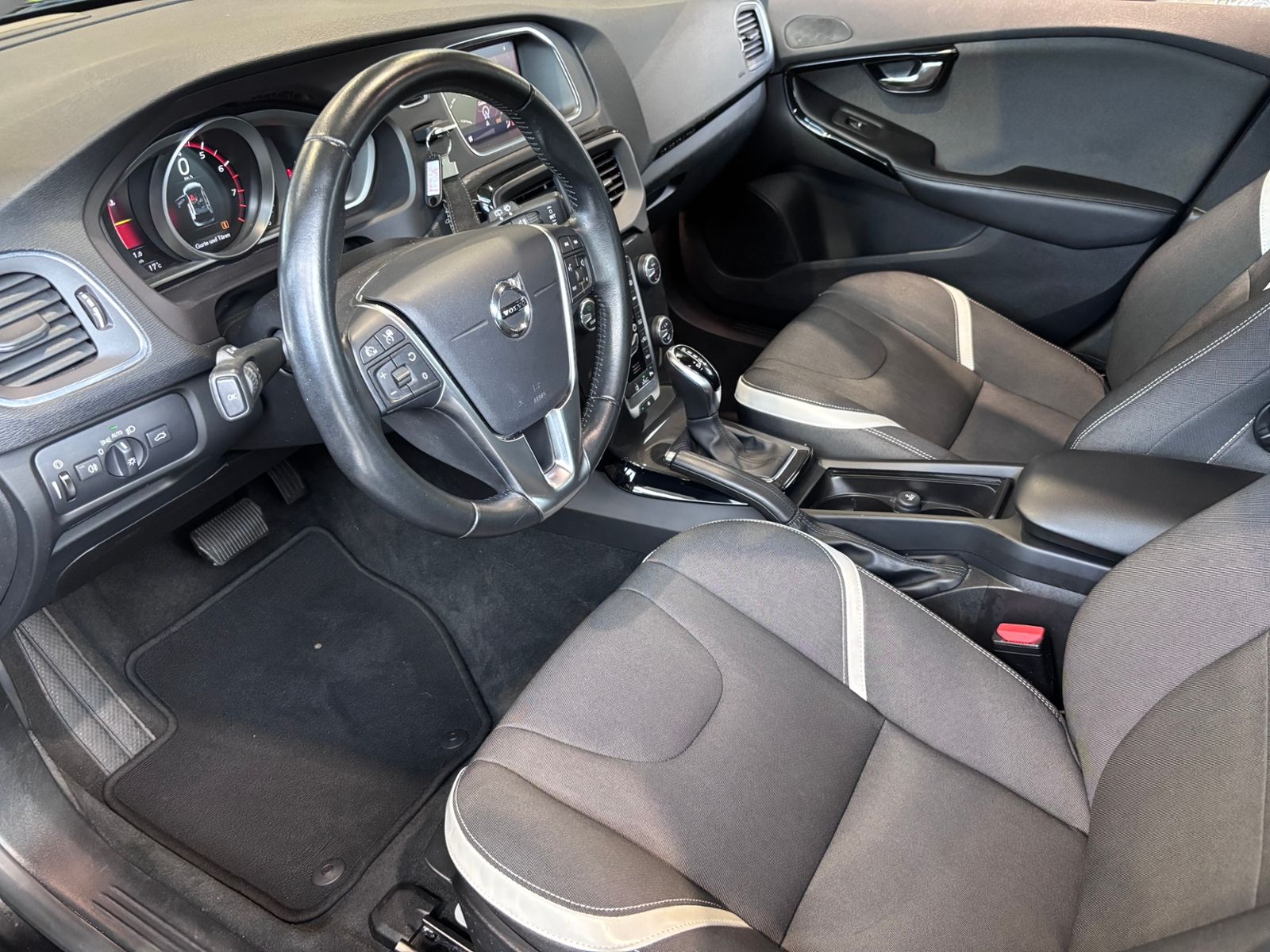 Volvo V40 Cross Country Momentum LED NAVI ALU foto 9