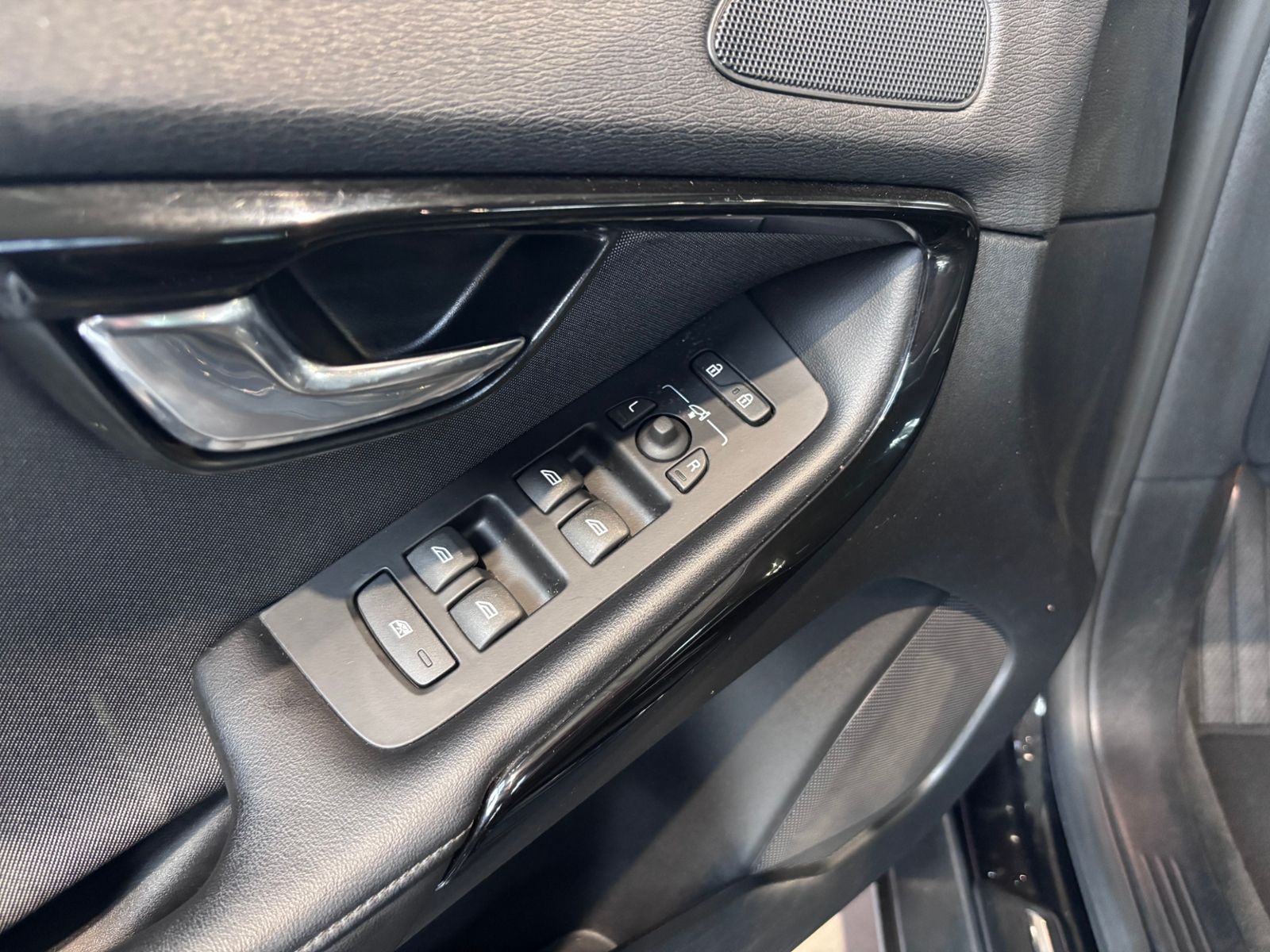 Volvo V40 Cross Country Momentum LED NAVI ALU foto 10