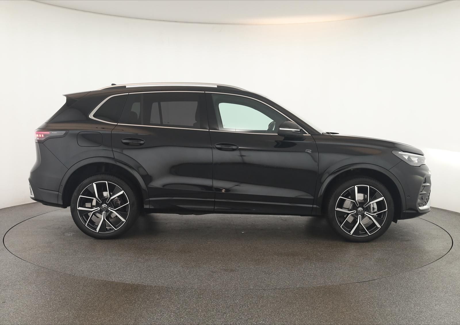 Volkswagen Tiguan 2.0 TDI 4M DSG R-Line Pan HUD HK STHZ 360 foto 6