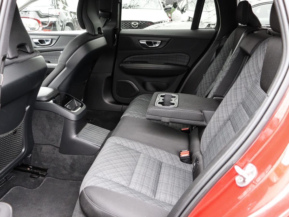 Volvo V60 Kombi Core Recharge Plug-In Hybrid AWD T6 Tw foto 14