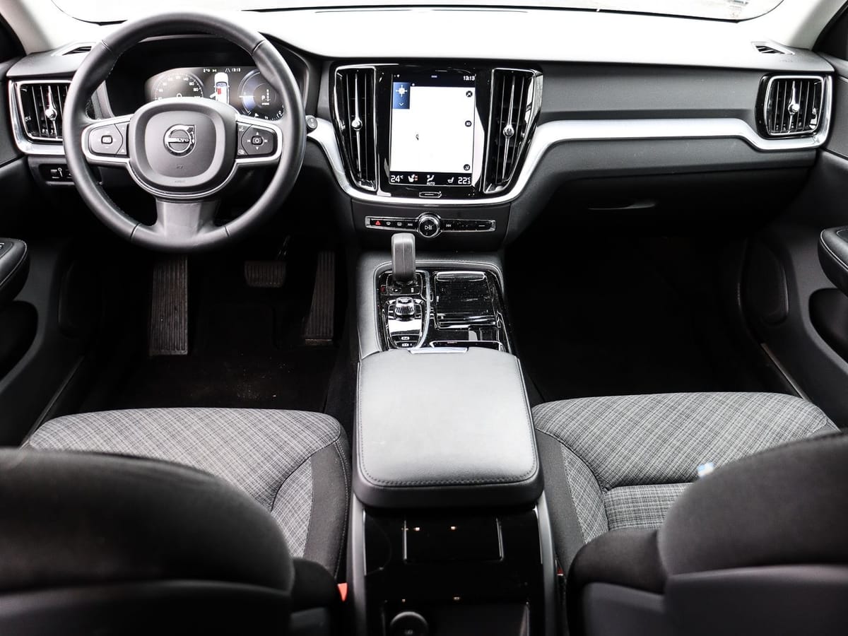 Volvo V60 Kombi Core Recharge Plug-In Hybrid AWD T6 Tw foto 5