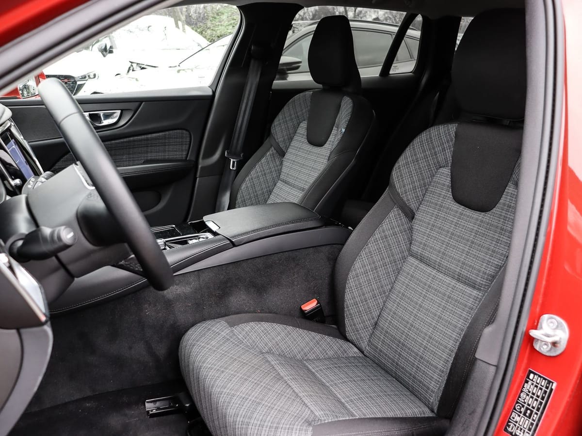 Volvo V60 Kombi Core Recharge Plug-In Hybrid AWD T6 Tw foto 7
