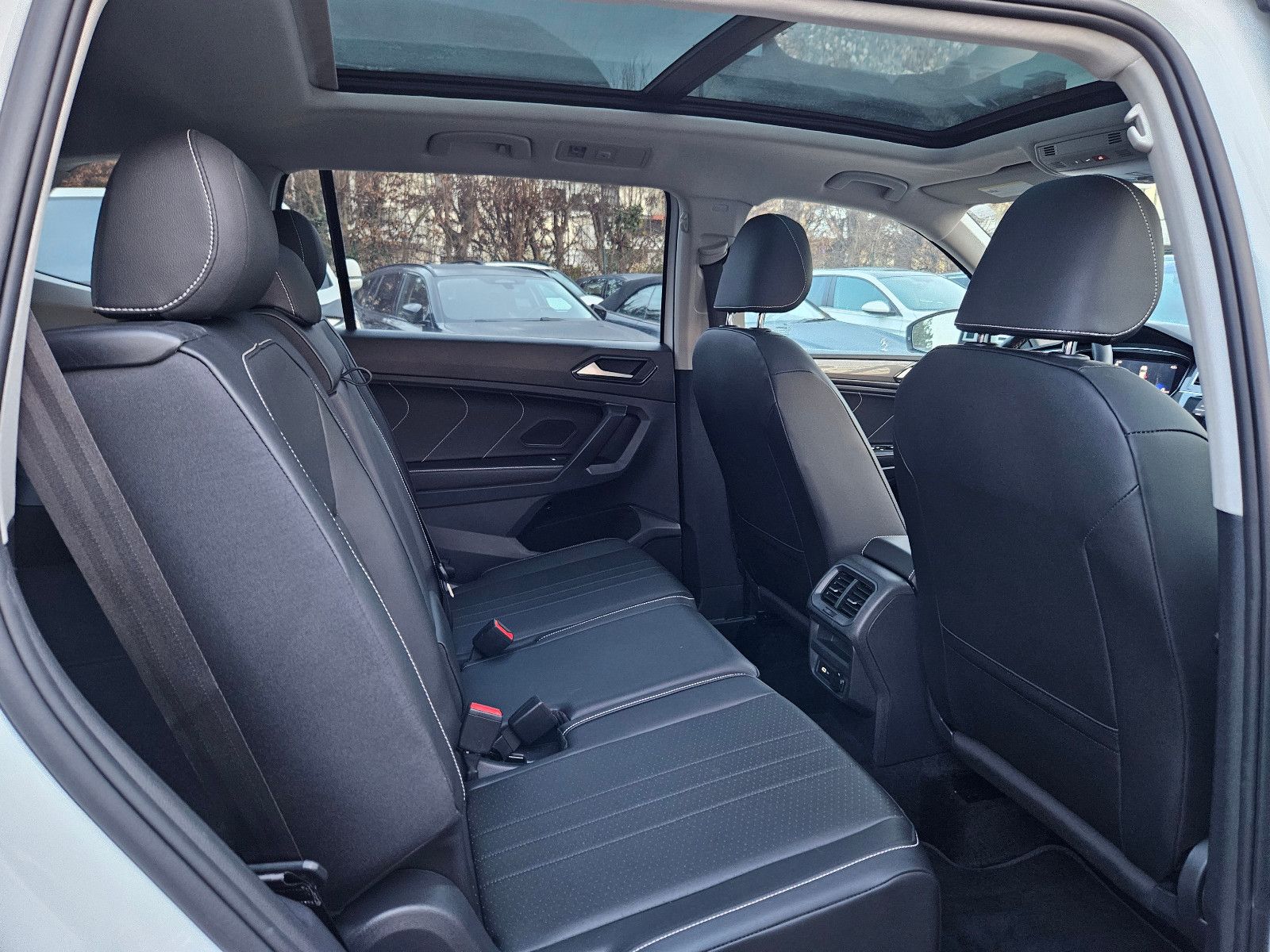 Volkswagen Tiguan Allspace 2.0 TSI Automatik Leder Kamera foto 14
