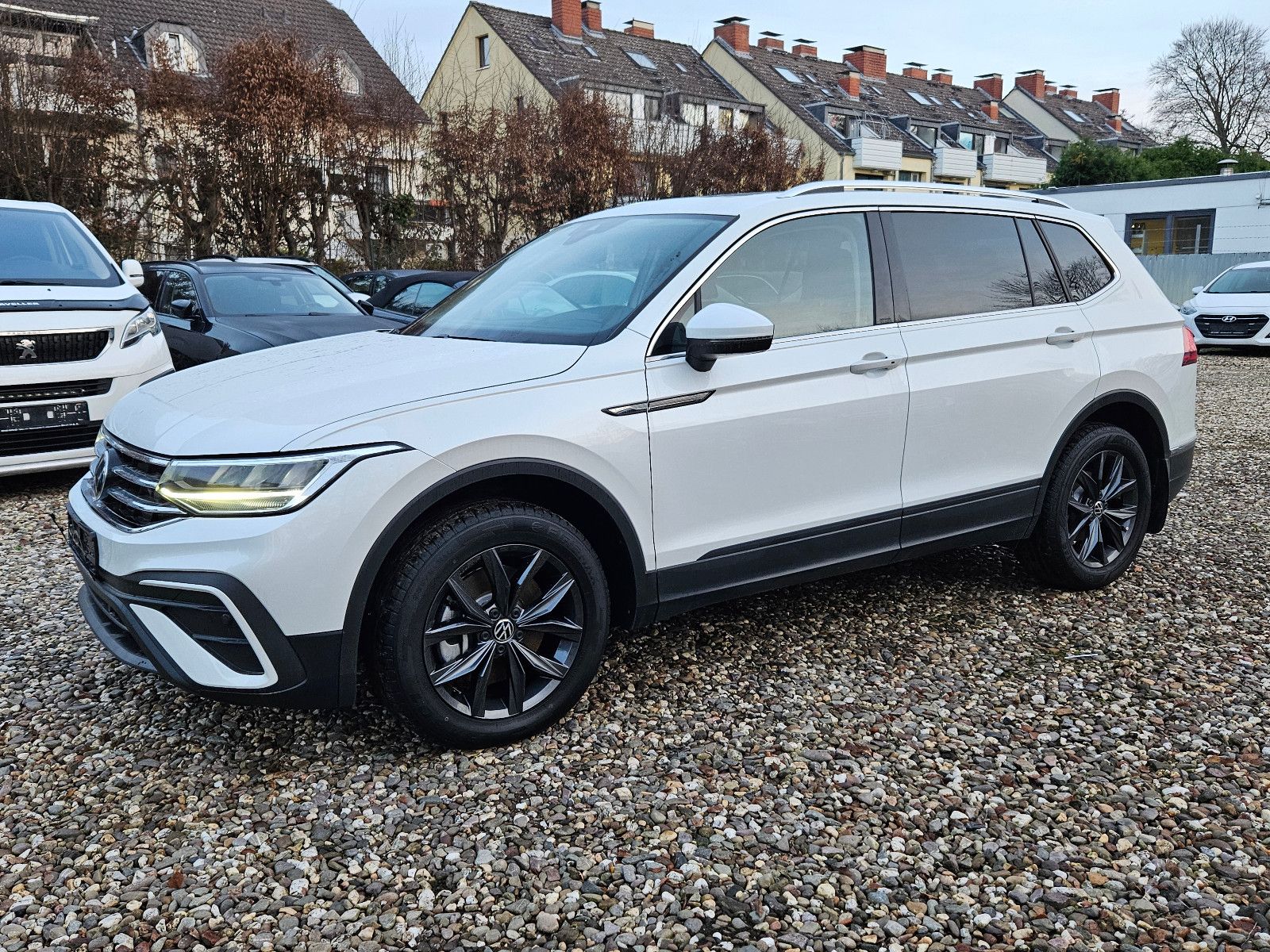 Volkswagen Tiguan Allspace 2.0 TSI Automatik Leder Kamera foto 3