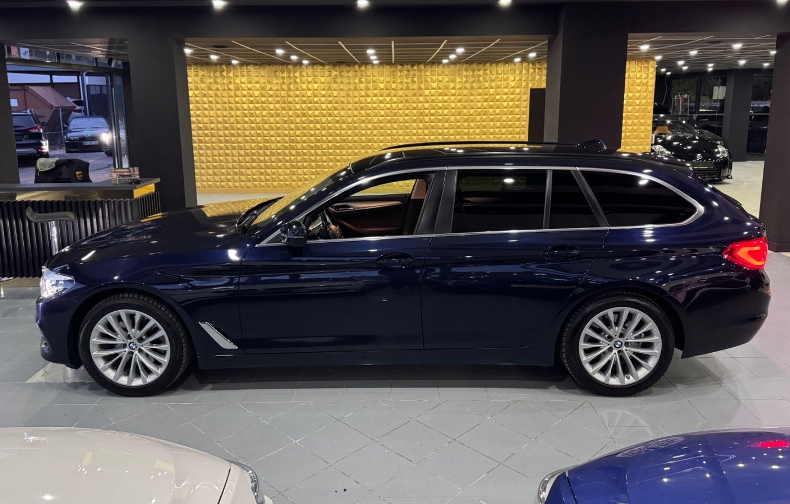 BMW 520d G31 Automatik *KLIMA*PDC*AHK* Touchscreen* foto 12