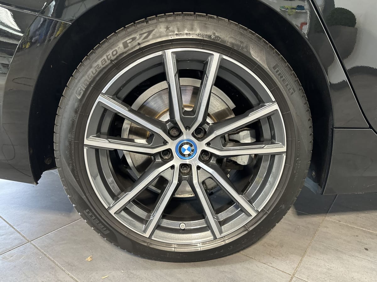 BMW 330 e Touring Sport-Line NAV LED HIFI 18ZOLL foto 3