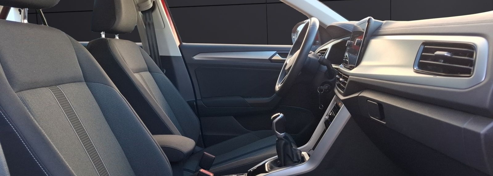 Volkswagen T-Roc TSI Life LED Navi AID Park-Assoist SH foto 12