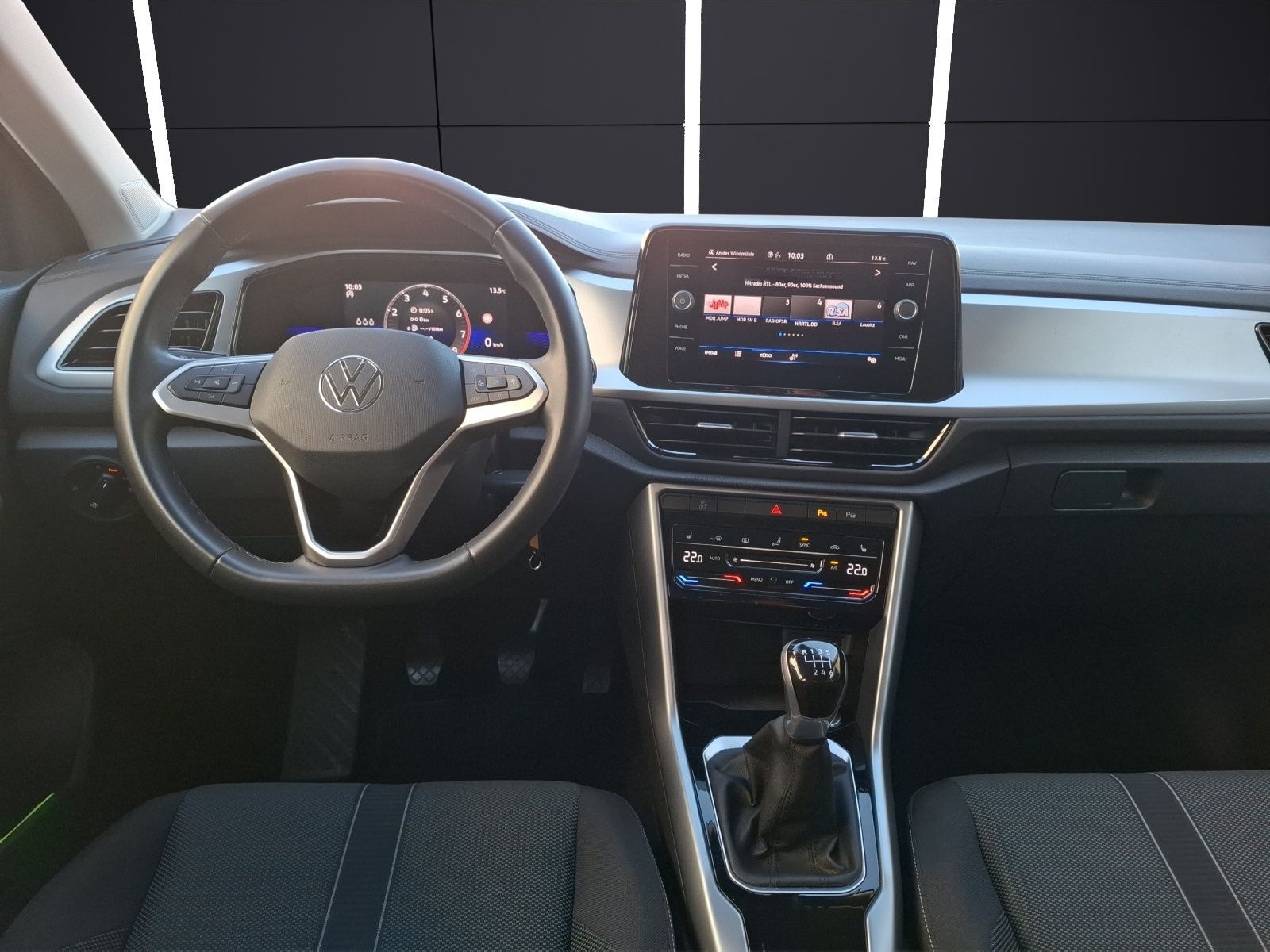 Volkswagen T-Roc TSI Life LED Navi AID Park-Assoist SH foto 14