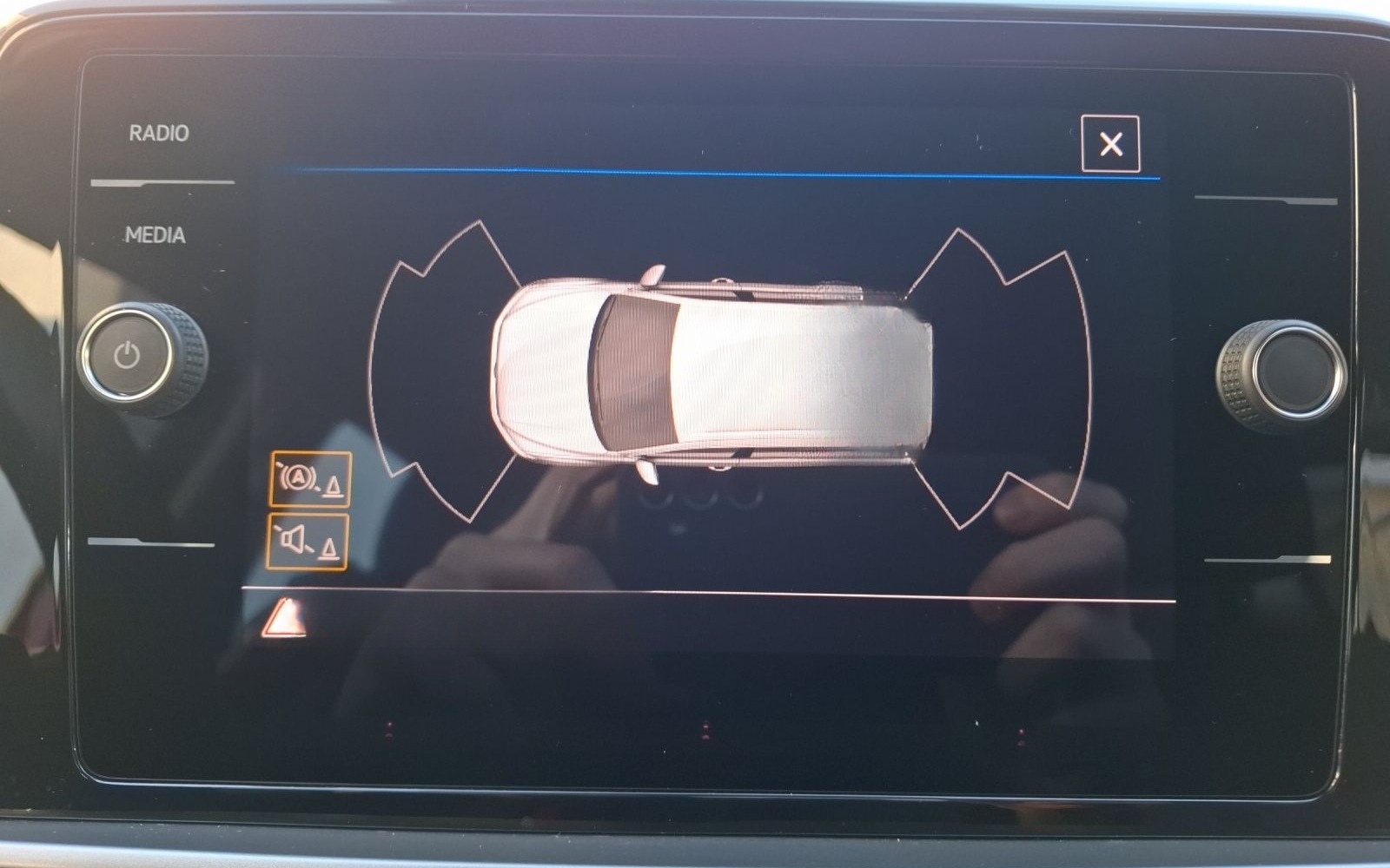 Volkswagen T-Roc TSI Life LED Navi AID Park-Assoist SH foto 20