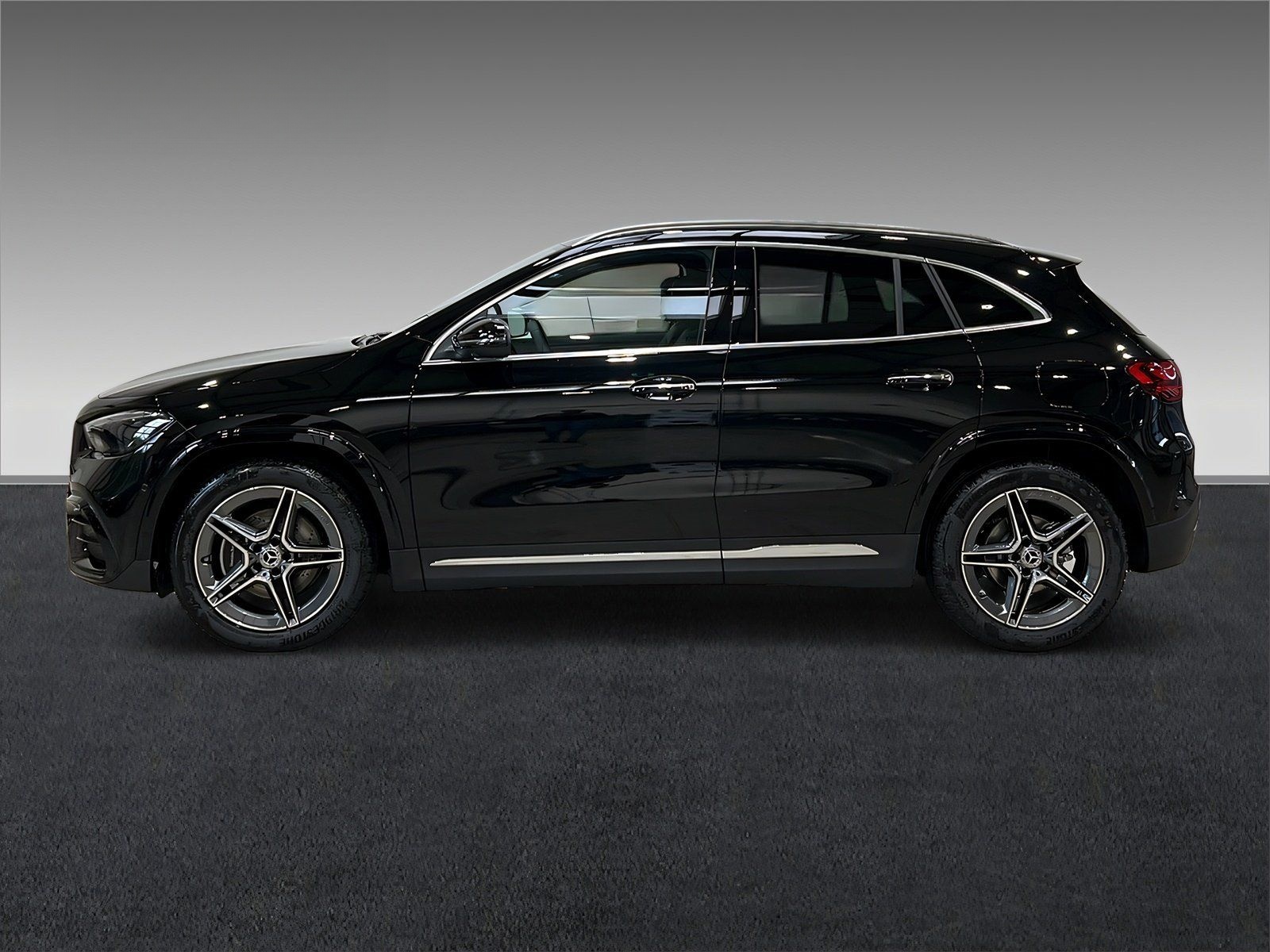 Mercedes-Benz GLA 200 AMG+LED+Ambiente+CarPlay+TotW+AHK+360° foto 4