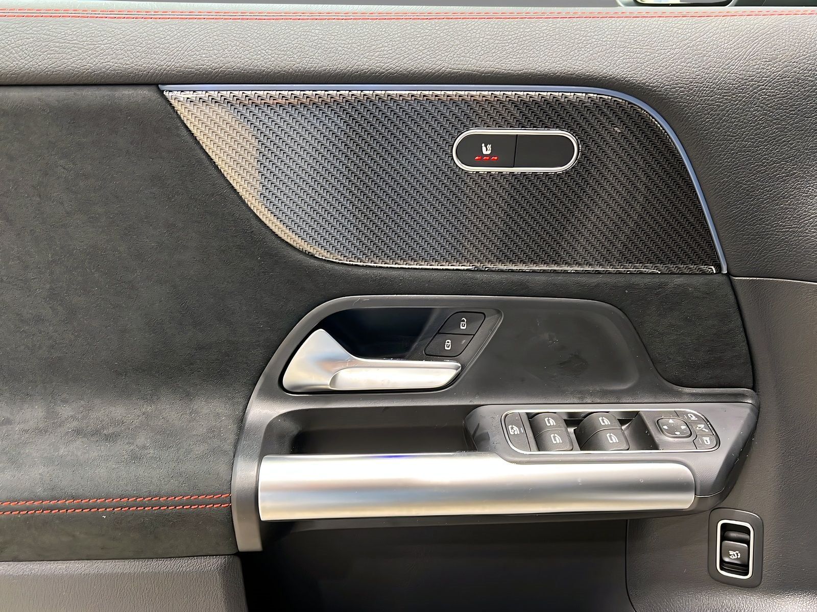 Mercedes-Benz GLA 200 AMG+LED+Ambiente+CarPlay+TotW+AHK+360° foto 13