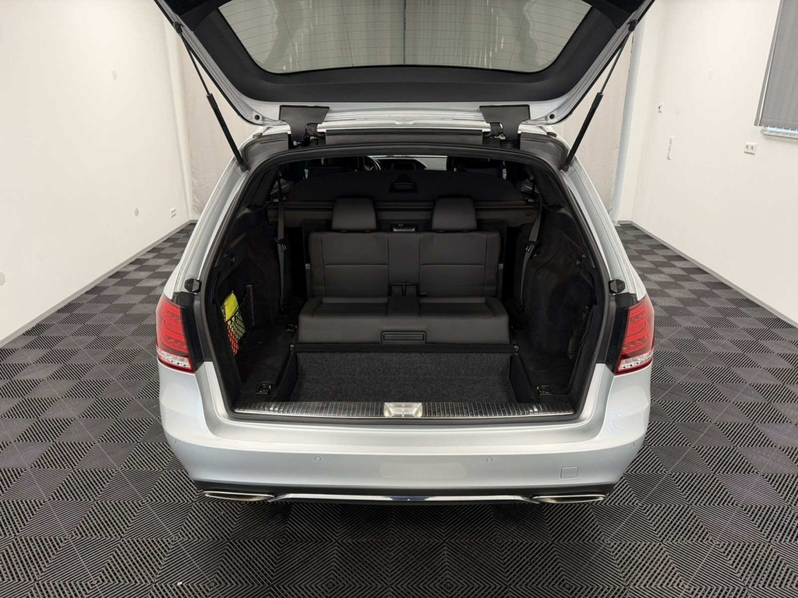 Mercedes-Benz E 200 T CGI BlueEff. Aut. Avantgarde LED 7-Sitze foto 19