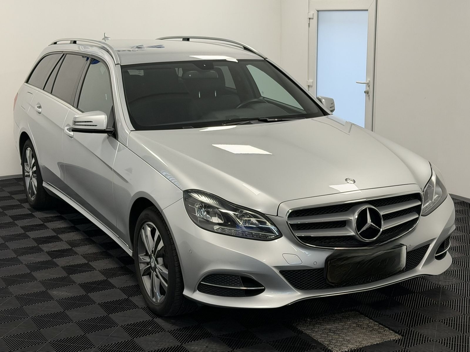 Mercedes-Benz E 200 T CGI BlueEff. Aut. Avantgarde LED 7-Sitze foto 4