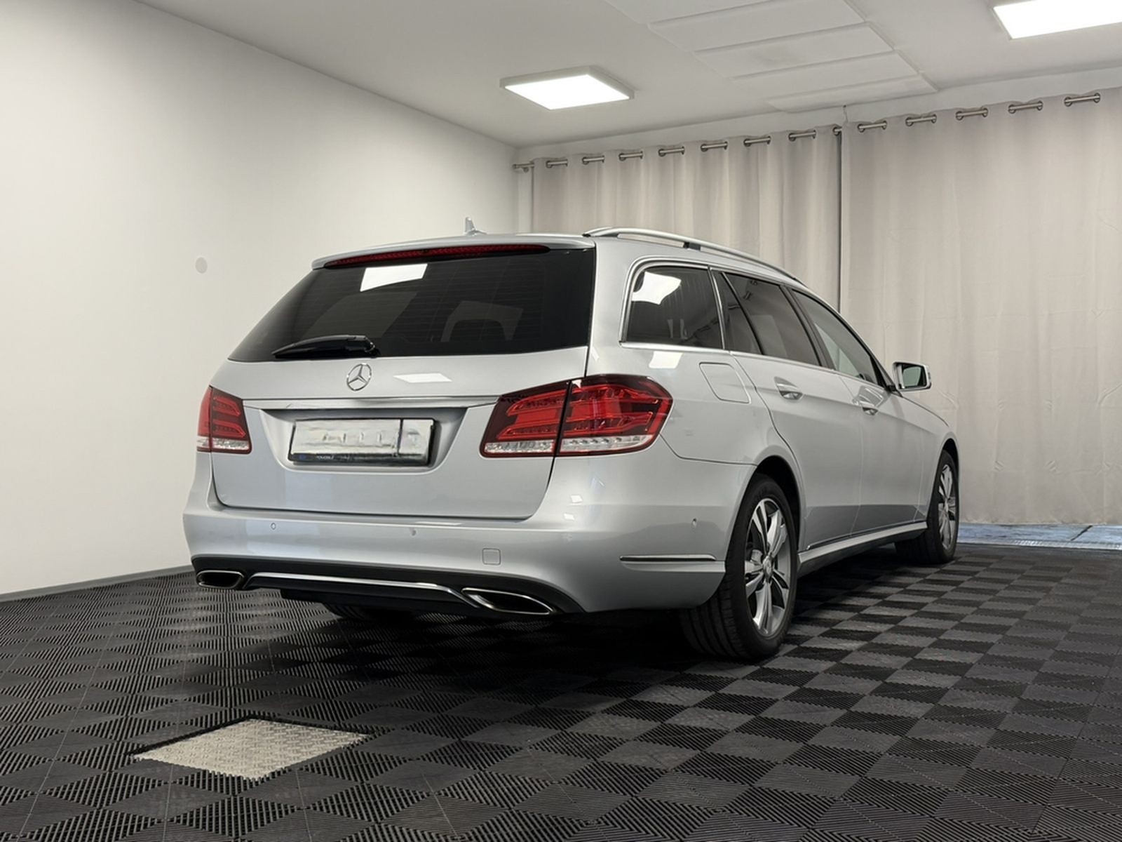 Mercedes-Benz E 200 T CGI BlueEff. Aut. Avantgarde LED 7-Sitze foto 31
