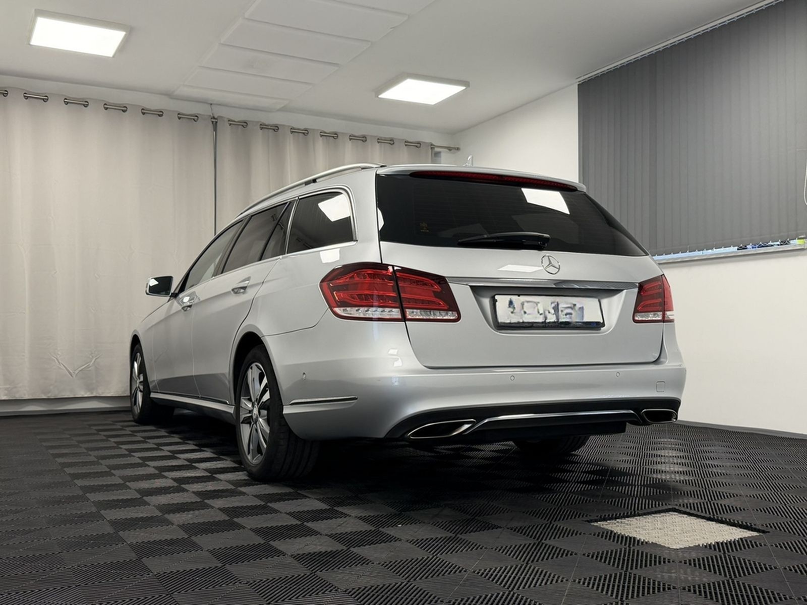 Mercedes-Benz E 200 T CGI BlueEff. Aut. Avantgarde LED 7-Sitze foto 32
