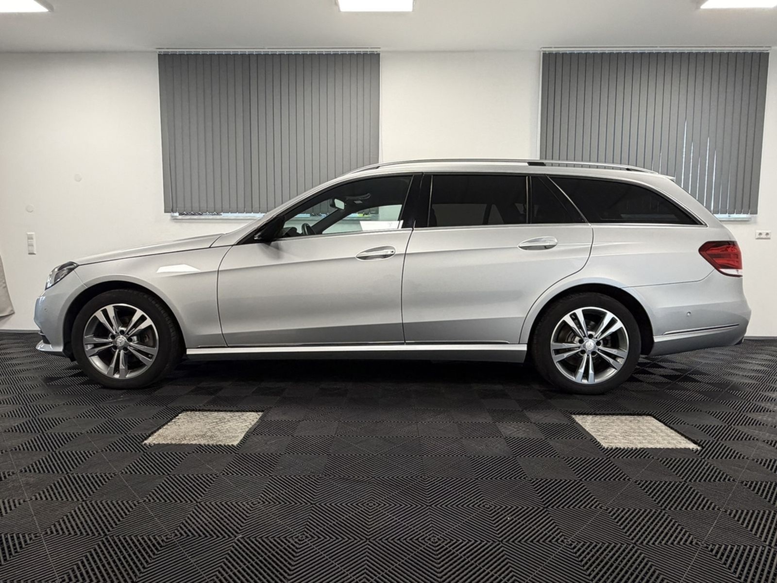 Mercedes-Benz E 200 T CGI BlueEff. Aut. Avantgarde LED 7-Sitze foto 5