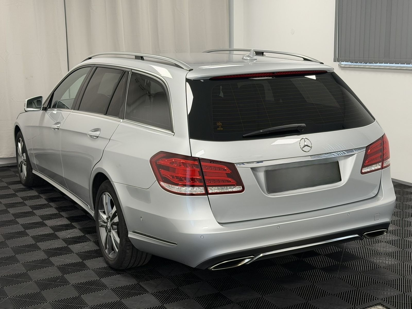 Mercedes-Benz E 200 T CGI BlueEff. Aut. Avantgarde LED 7-Sitze foto 6