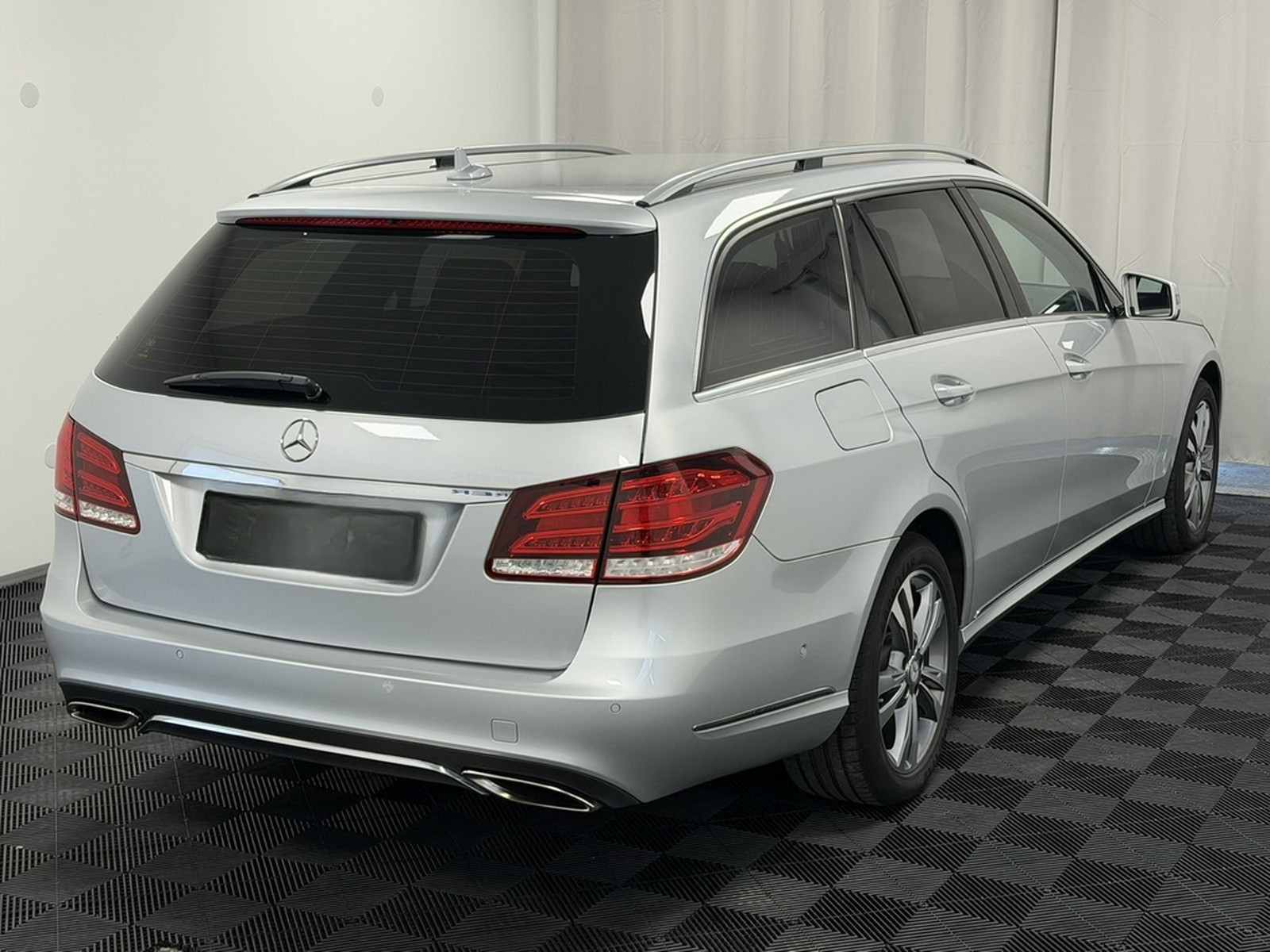 Mercedes-Benz E 200 T CGI BlueEff. Aut. Avantgarde LED 7-Sitze foto 8